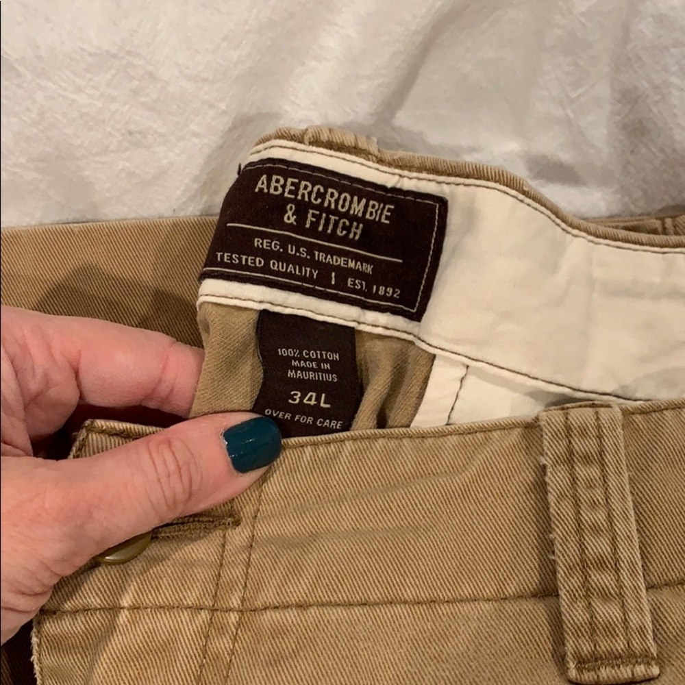 Wide leg Abercrombie & Fitch khakis 34L